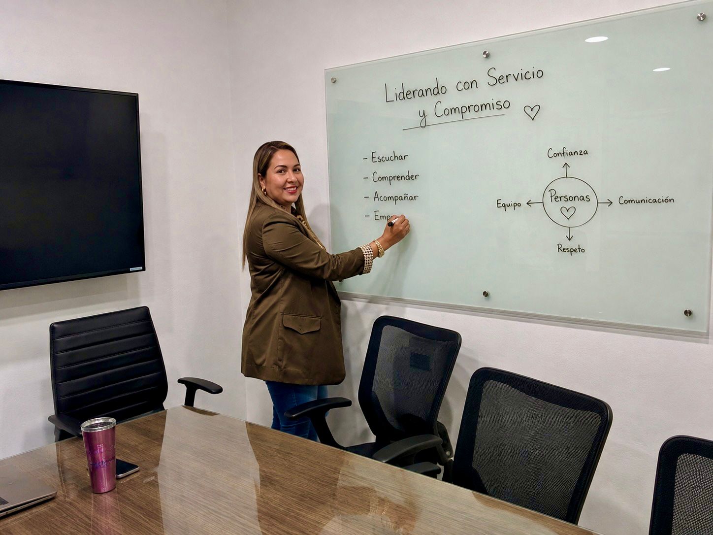 Equipo profesional de RH México durante una sesión de trabajo